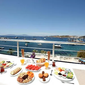 Mia Hill , Bodrum Törökország