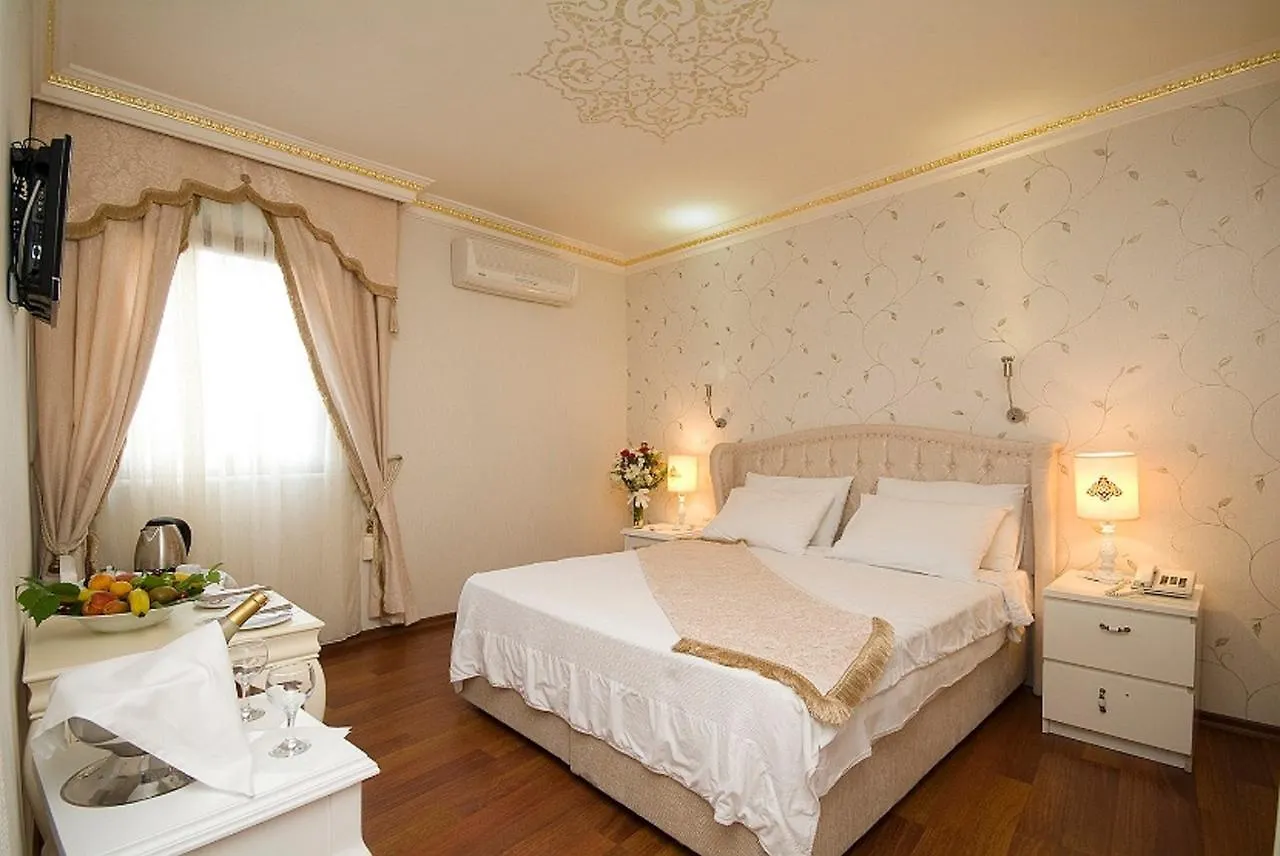 *** Oda ve Kahvaltı Küpeli Palace Otel İstanbul Türkiye